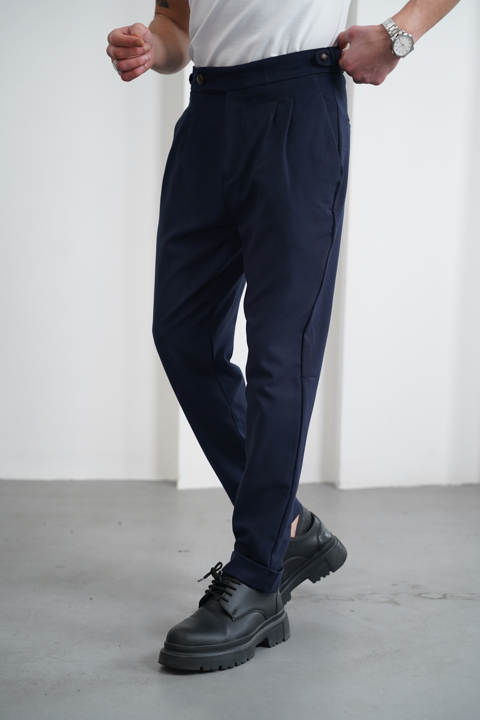 Tek Düğme Detaylı İtalyan Kesim Pileli Pantolon