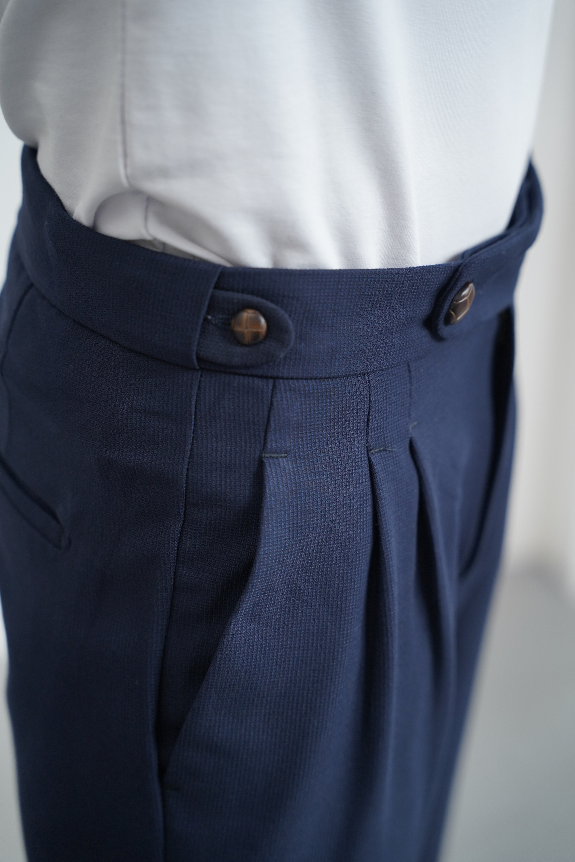 Tek Düğme Detaylı İtalyan Kesim Pileli Pantolon