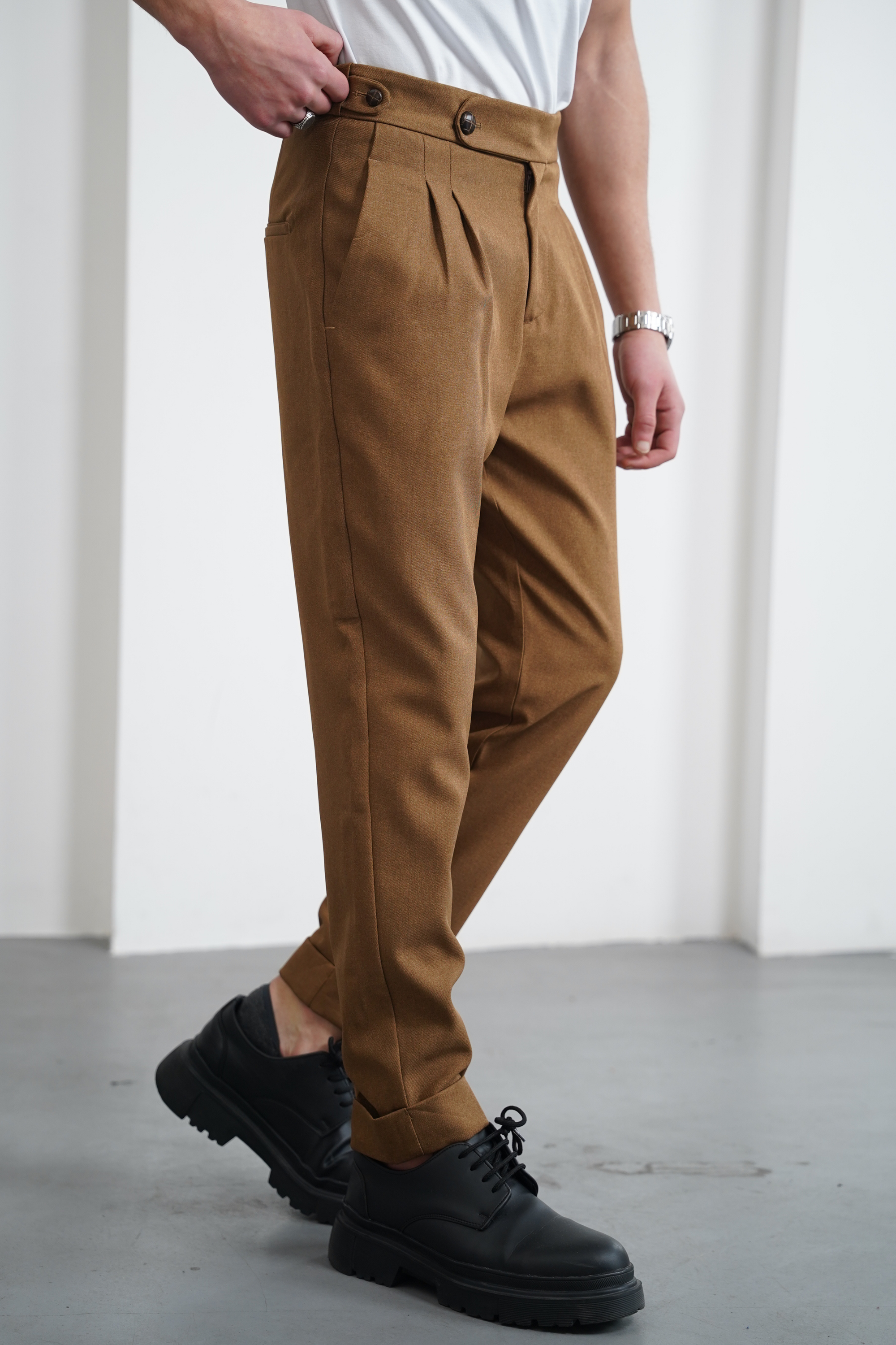 Tek Düğme Detaylı İtalyan Kesim Pileli Pantolon