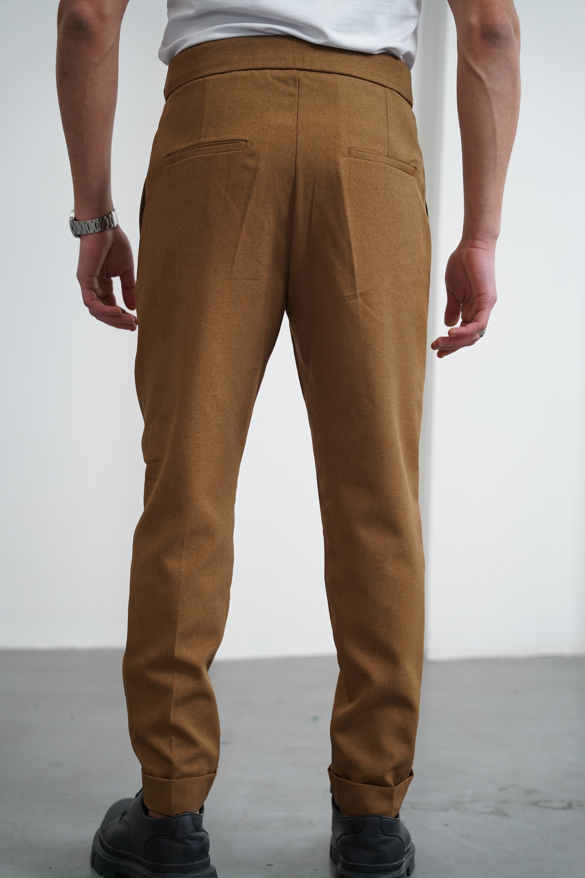 Tek Düğme Detaylı İtalyan Kesim Pileli Pantolon