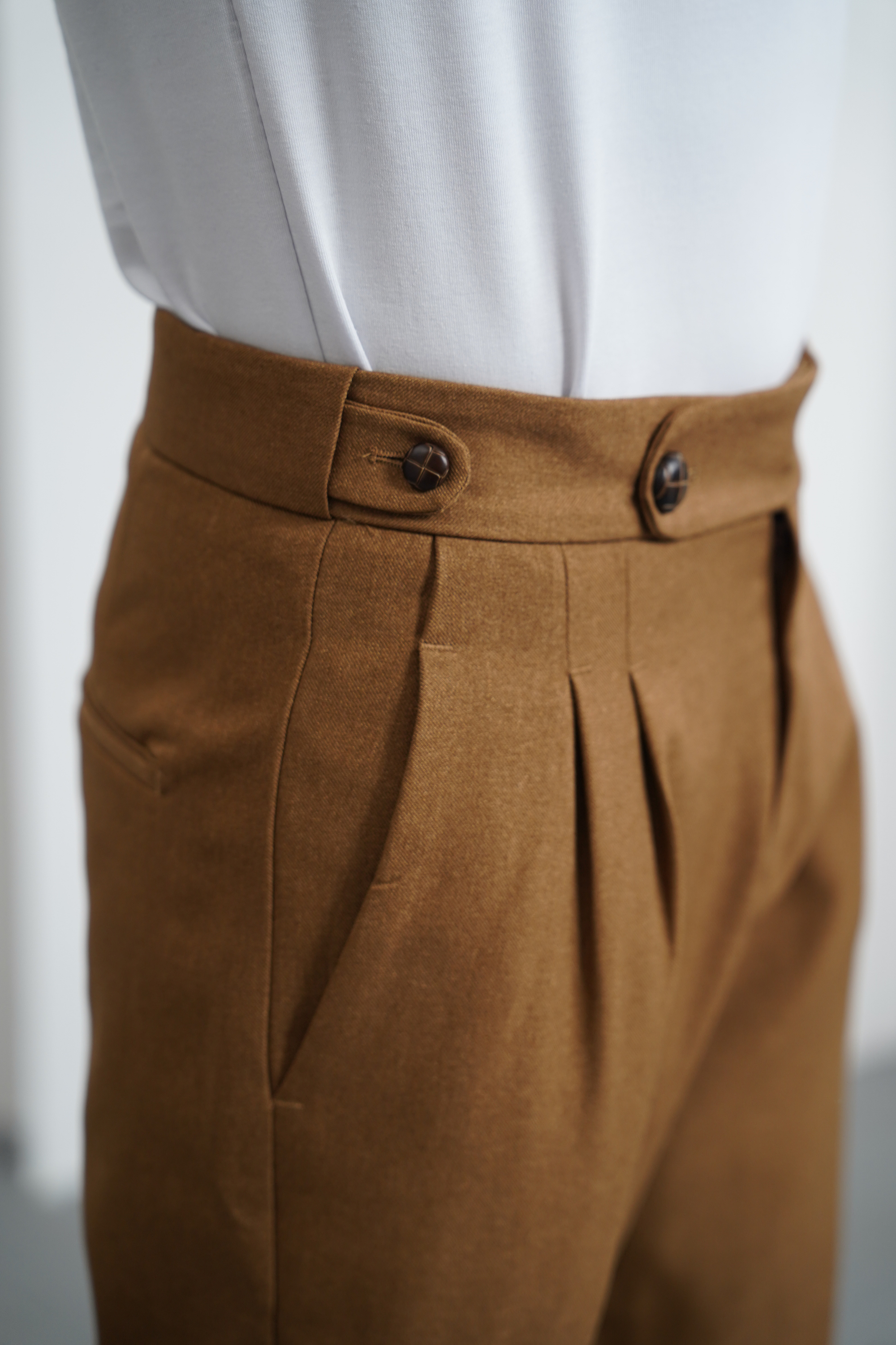 Tek Düğme Detaylı İtalyan Kesim Pileli Pantolon