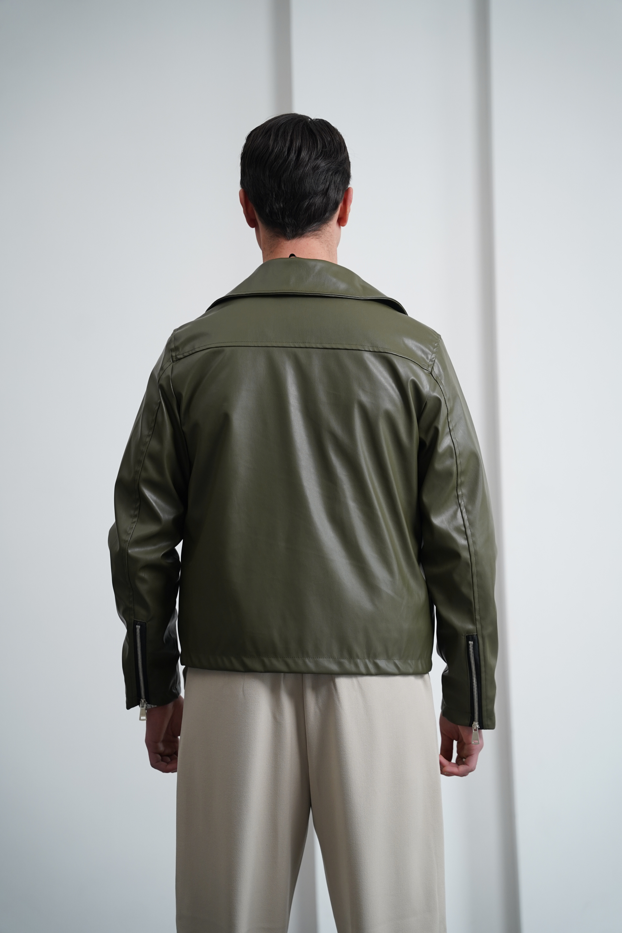 Kol Fermuar Detaylı Regular Fit Parlak Deri Ceket