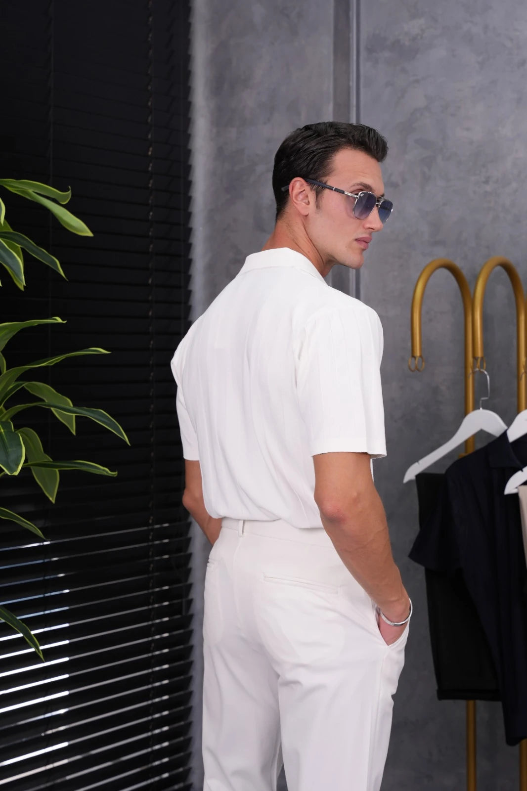 Dikey Desenli Yakalı Tshirt