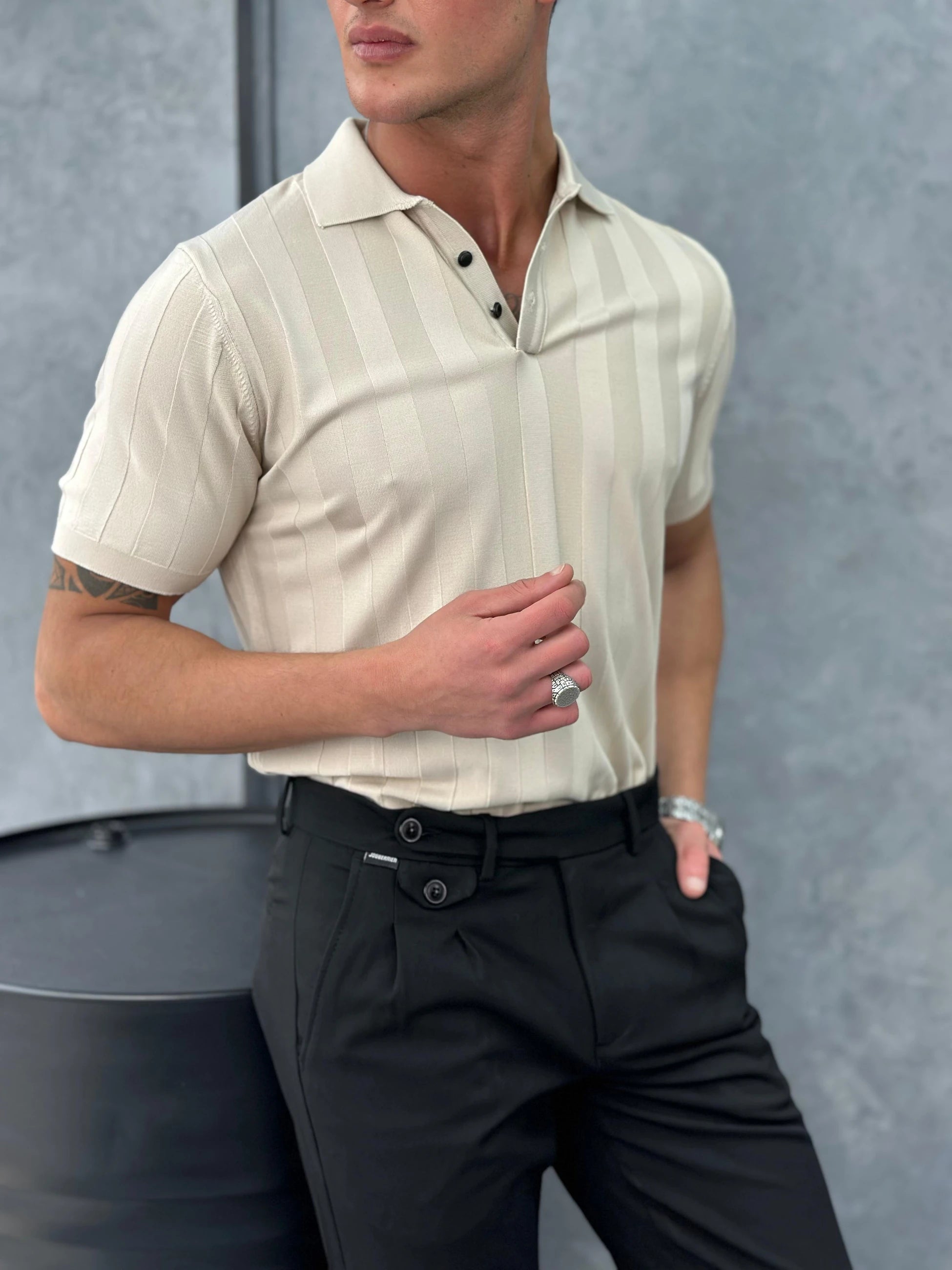 Dikey Desenli Yakalı Tshirt