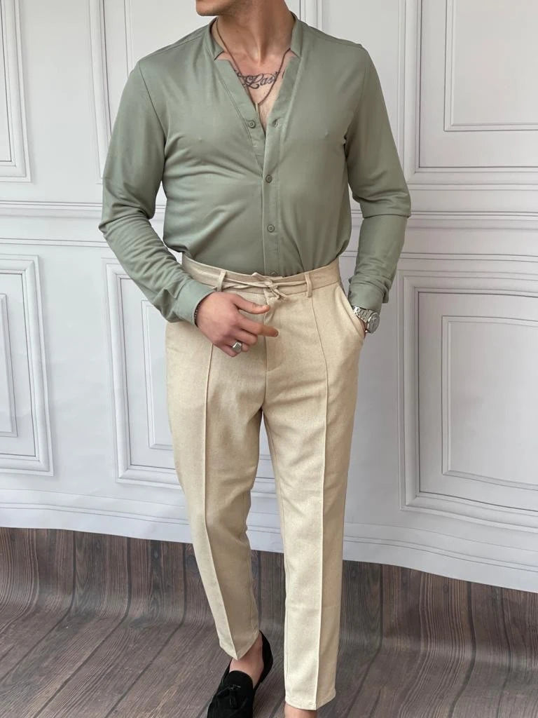 Pamuklu Kesik Yaka Rahat Kalıp Gömlek