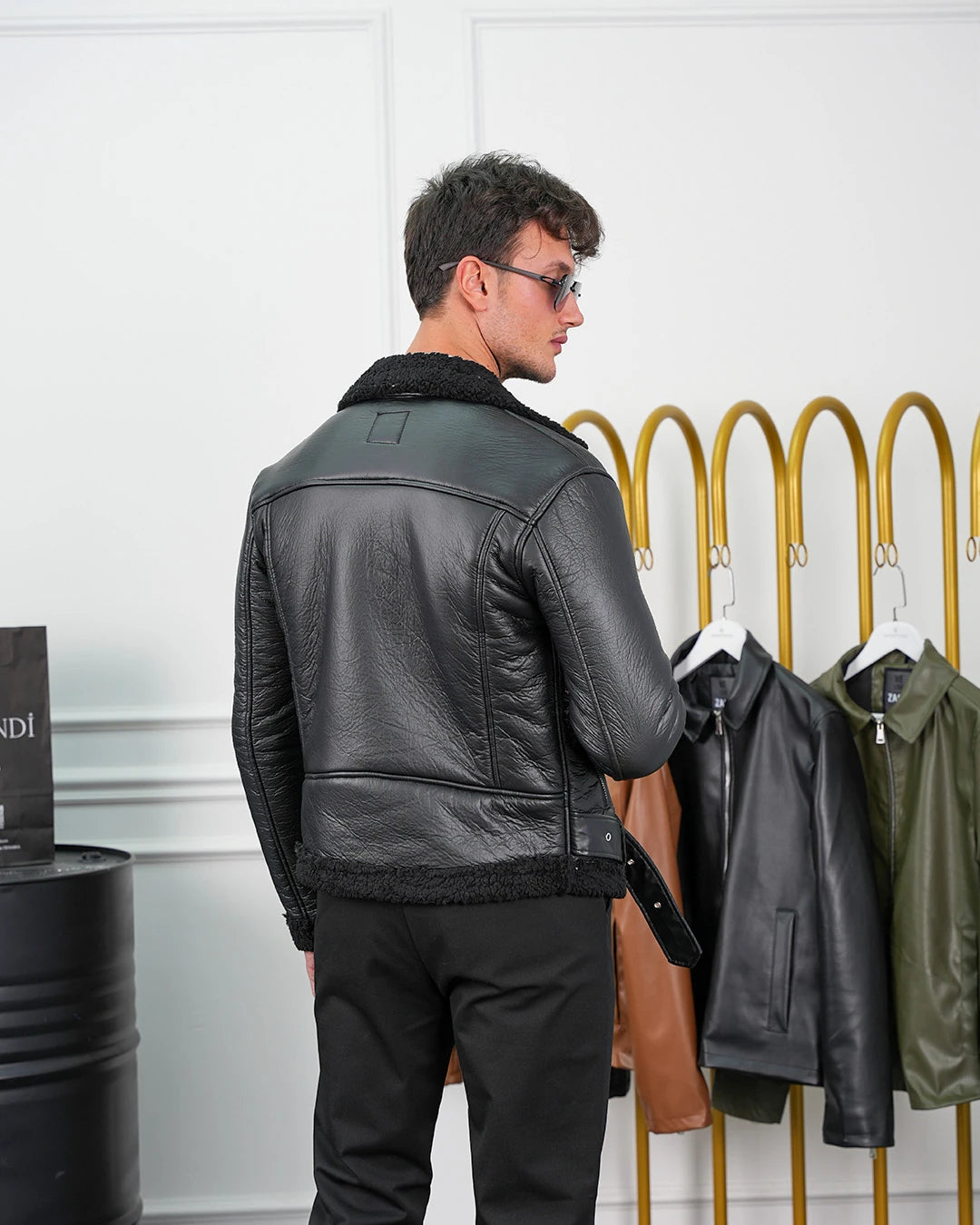 Yaka Kürklü Fermuar Detaylı Deri Ceket