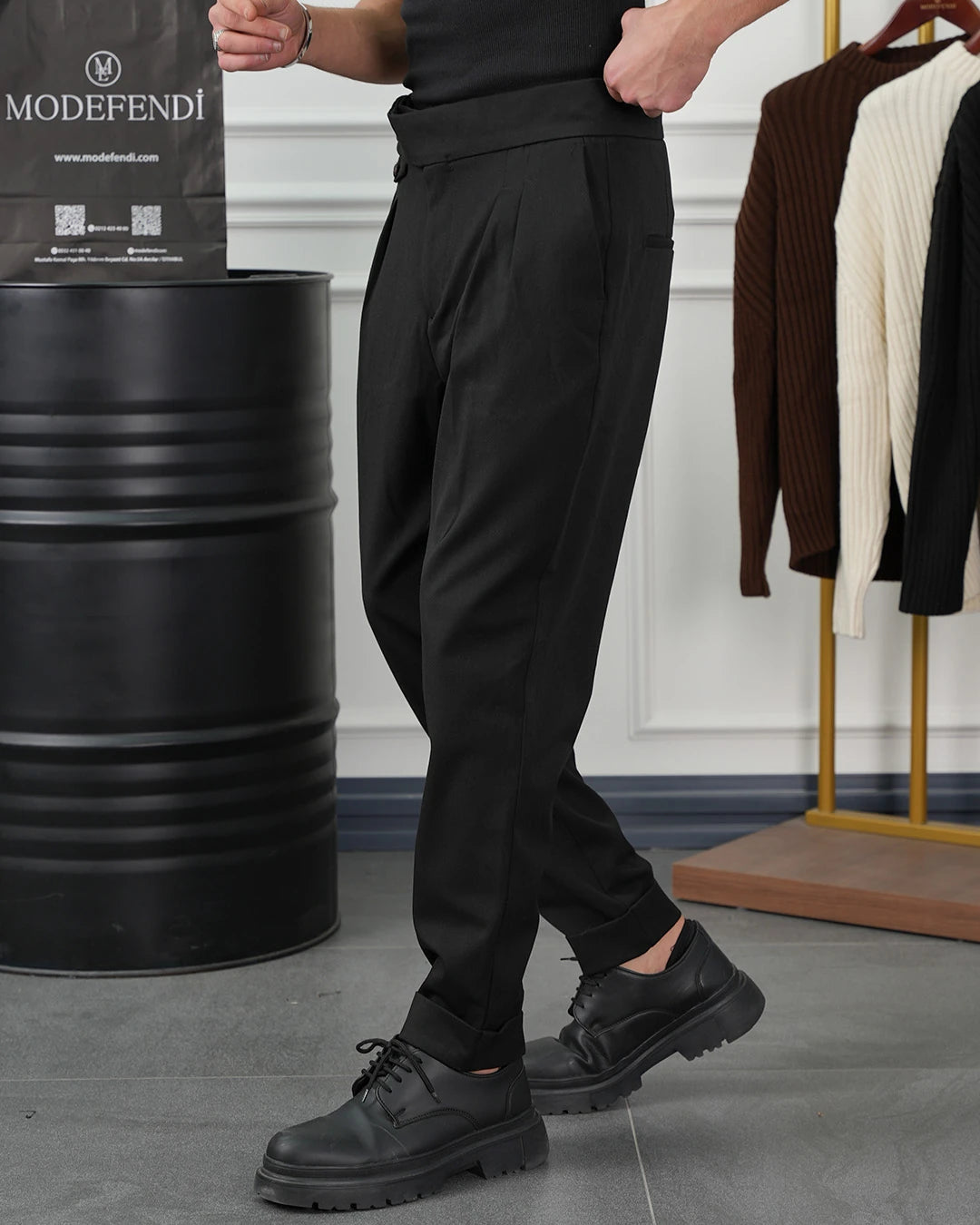 İtalyan Kesim Düğme Detaylı Pileli Pantolon