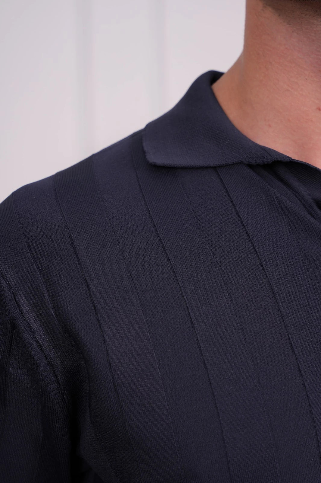 Dikey Desenli Yakalı Tshirt