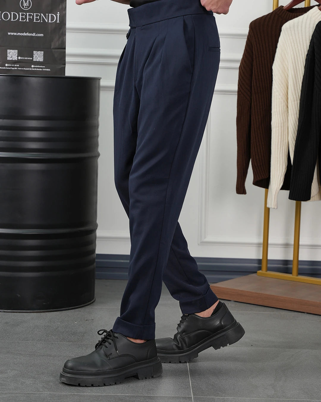 İtalyan Kesim Düğme Detaylı Pileli Pantolon