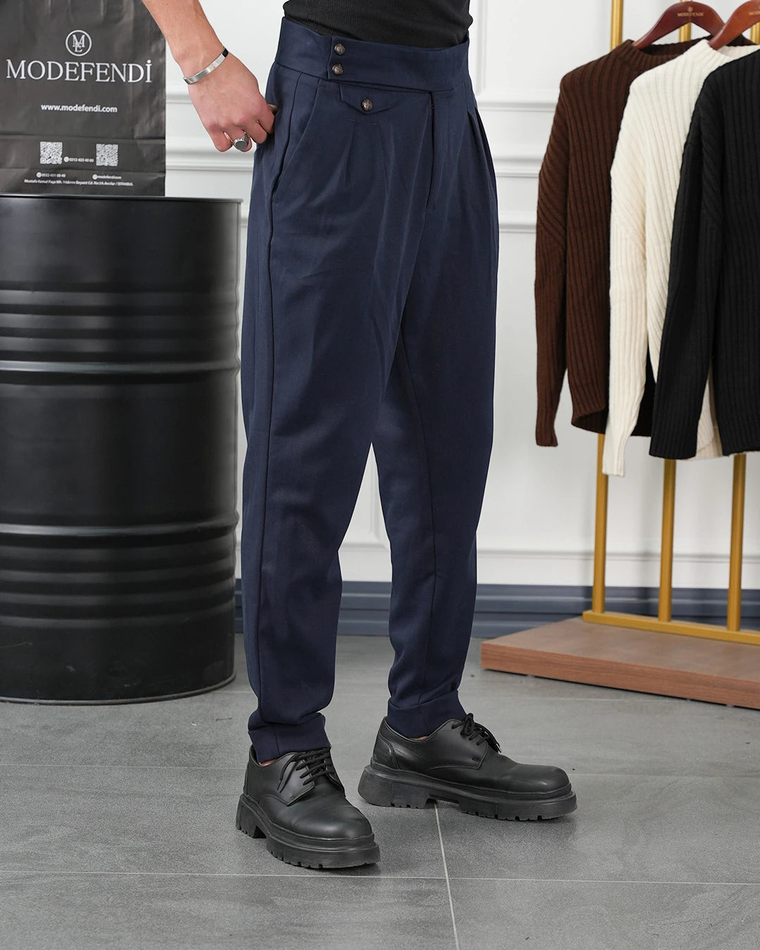 İtalyan Kesim Düğme Detaylı Pileli Pantolon