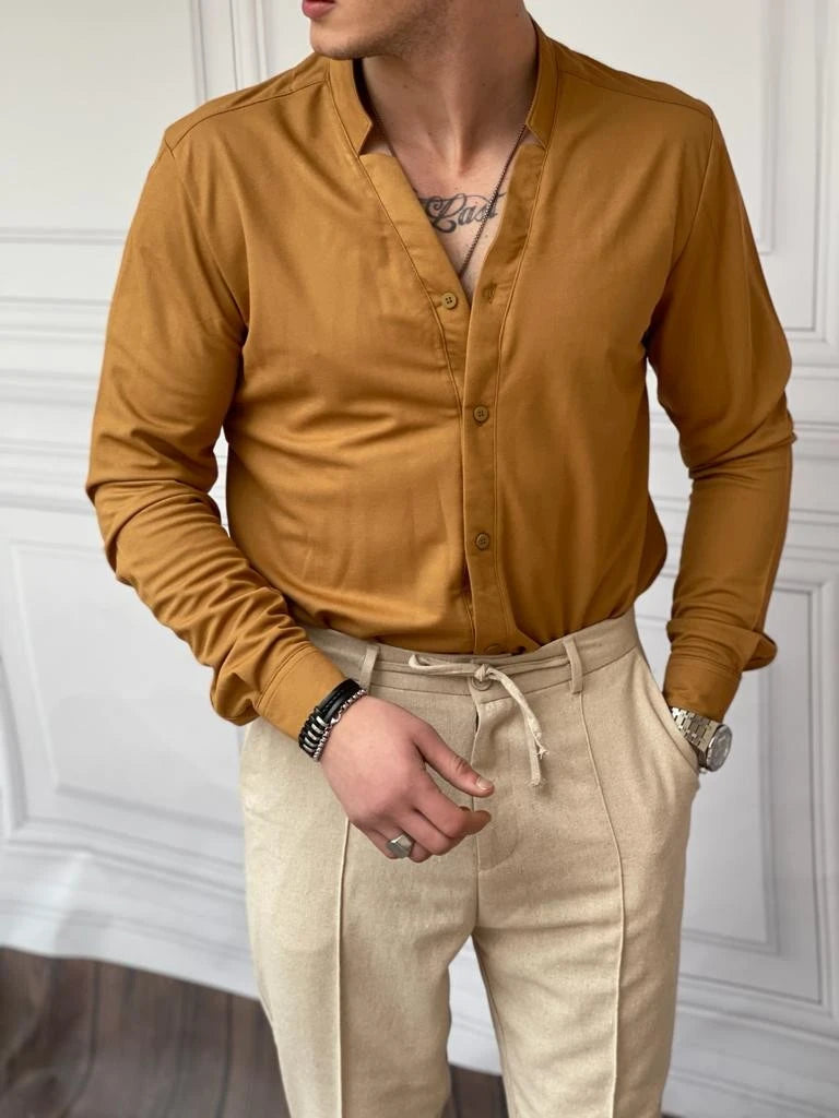 Pamuklu Kesik Yaka Rahat Kalıp Gömlek