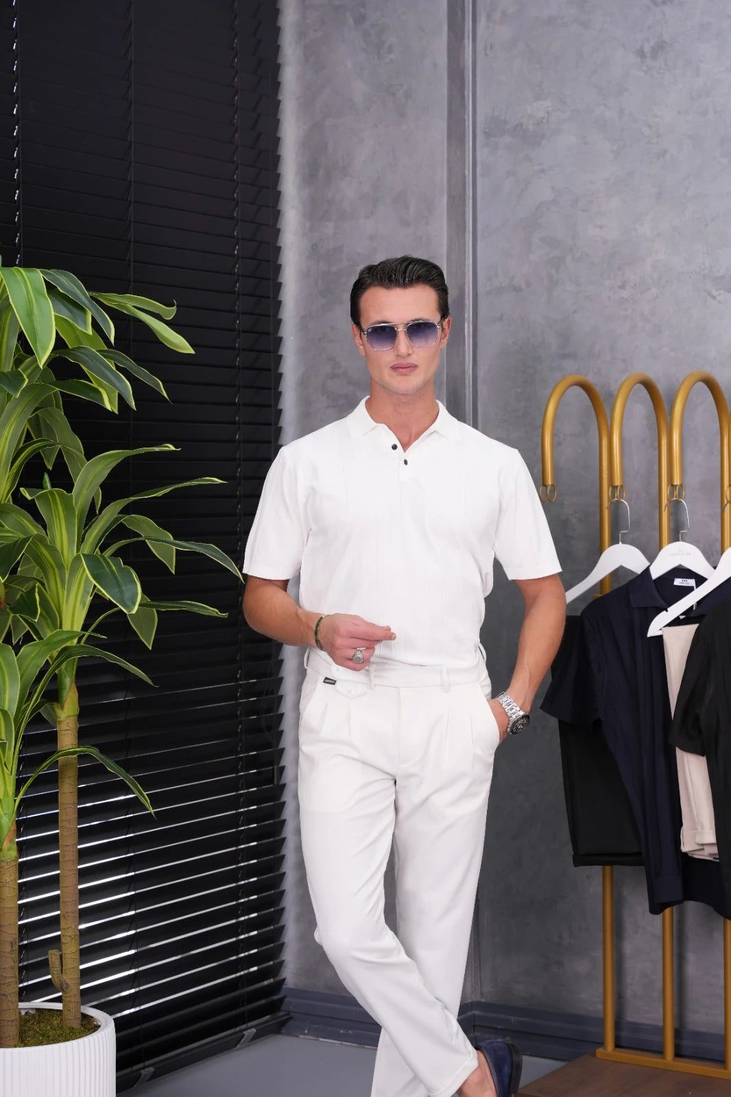 Dikey Desenli Yakalı Tshirt