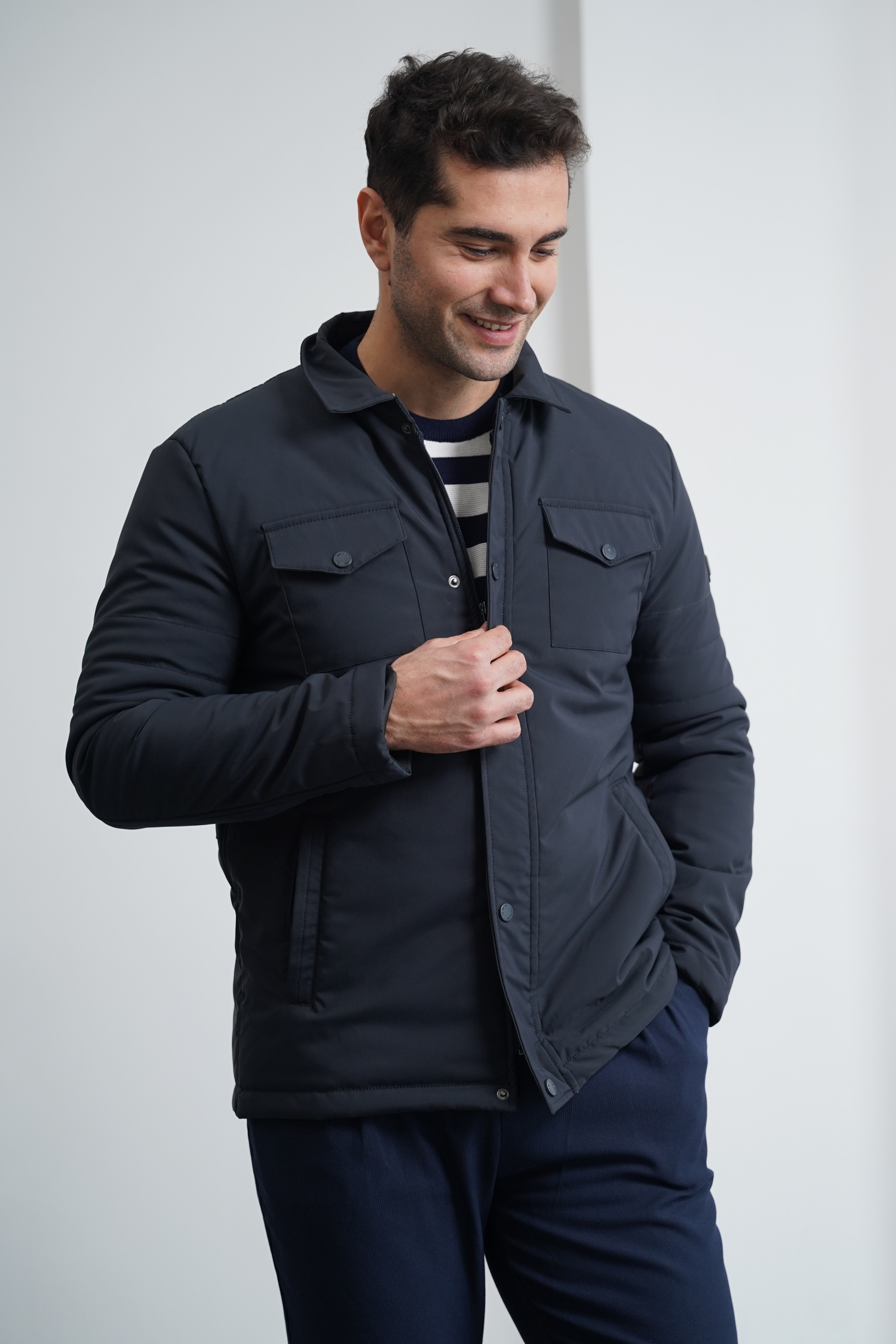 Yan Cep Detaylı Su ve Rüzgar Geçirmez Mont